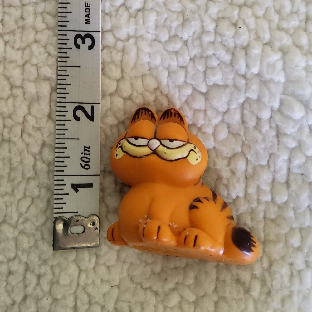 Vintage 1978 1981 Garfield PVC Figure Seated Mini Statue Comic Collectible Toy